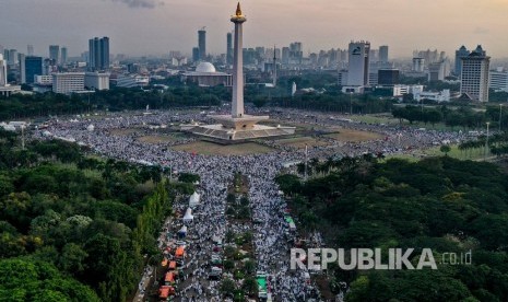 Suasana aksi reuni 212 di kawasan Monas, Jakarta, Senin (2/12/2019).