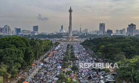 Suasana aksi reuni 212 di kawasan Monas, Jakarta, Senin (2/12/2019). 