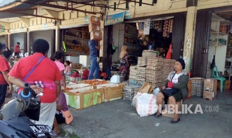 Suasana aktivitas jual beli di Wamena, Jayawijaya, Papua, Kamis (26/9/2019).