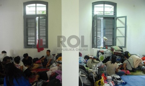 Suasana aktivitas Warga korban kebakaran kawasan Senen yang mengungsi di Museum kebangkitan Nasional, Jakarta Pusat, Rabu (20/11).  (Republika/Rakhmawaty La'lang)