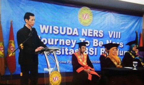 Suasana angkat sumpah Profesi Ners Universitas BSI Bandung.