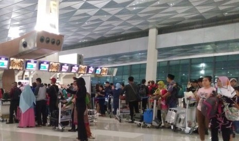 Check-in counter at Terminal 3 Ultimate, Soekarno Hatta International Airport, Sunday (June 10) at dawn.