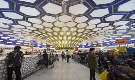 Suasana Bandara Internasional Abu Dhabi, Uni Emirat Arab.