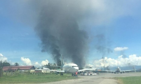 Suasana Bandara Wamena selepas kericuhan yang terjadi di wilayah tersebut, Senin (23/9).