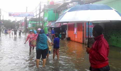 Suasana banjir akibat air luapan Kali Cakung (ilustrasi)