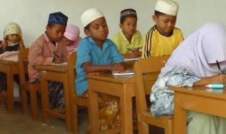 suasana belajar di Madrasah Diniyah (Ilustrasi). 