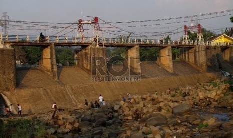 Suasana bendung Katulampa Bogor, Jumat (24/7). 