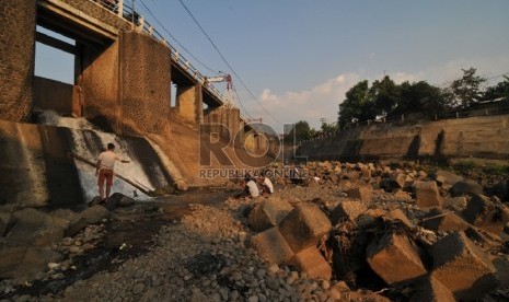 Suasana bendung Katulampa Bogor, Jumat (24/7). 