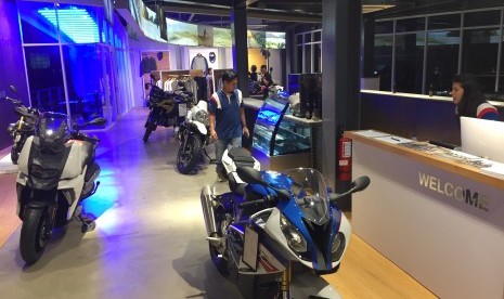 Suasana BMW Motorrad Puri Kembangan, Jakarta Barat.