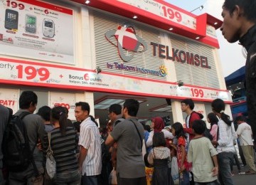 Suasana booth utama Telkomsel di arena Pekan Raya Jakarta (PRJ) 2011. Telkomsel berhasil meraih penghargaan Booth Terbaik atas prestasinya melayani pelanggan selama penyelenggaraan PRJ 2011. Selain itu, Telkomsel juga berhasil membukukan 110.000 transaksi 