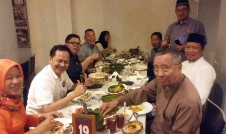 Suasana buka puasa bersama Dewan Perpustakaan Jakarta (DPJ).