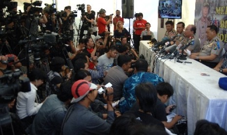 Suasana Crisis Center di Mapolda Jatim.