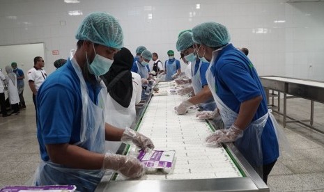 Suasana dapur tempat proses pengadaan konsumsi untuk calon jamaah haji Indonesia. 