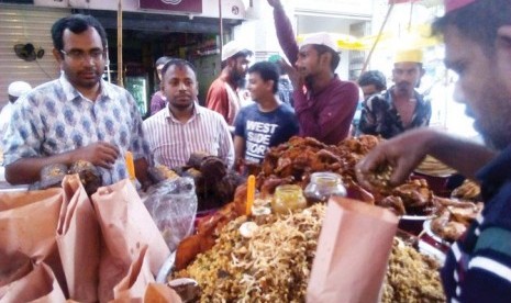 Suasana di Chawak Bazar Iftar, Bangladesh