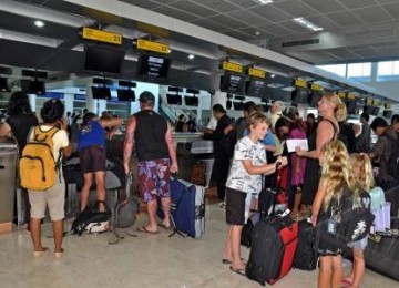 Suasana di check in penumpang di Bandara Internasional Lombok.