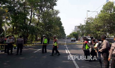 Suasana di depan Gereja Kristen Indonesia Jalan Diponegoro seusai ledakan