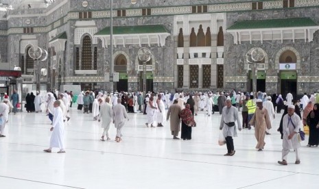 Suasana di depan Masjidil Haram, Makkah