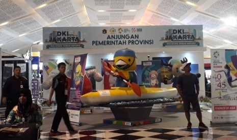 Suasana di Jakarta Fair di Jakarta International Expo, Kemayoran, Ahad (17/6).