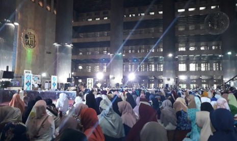 Suasana di Masjid Istiqlal, Jakarta Pusat, dalam acara Pengajian Akbar Dewan Masjid Indonesia bertajuk Persatuan Umat Islam untuk Kemaslahatan Bangsa, Rabu (25/7) pagi.