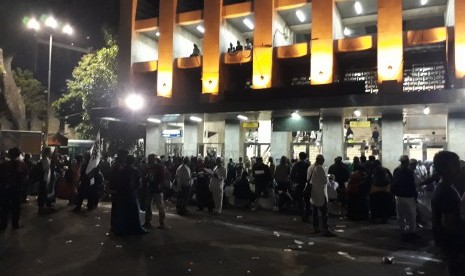 Suasana di Masjid Istiqlal, Sabtu (2/12) dini hari.