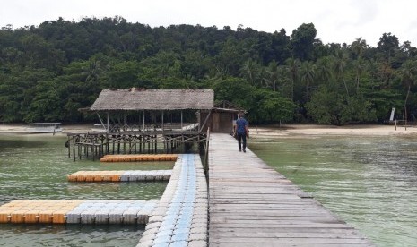 Suasana di Pantai Waiwo, Raja Ampat.