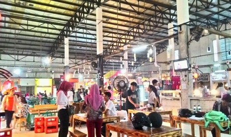 Suasana di Pasar Santa 