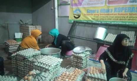 Suasana di Posko Bantuan Dapur Umum Zakiah, Condet, Jakarta Timur.