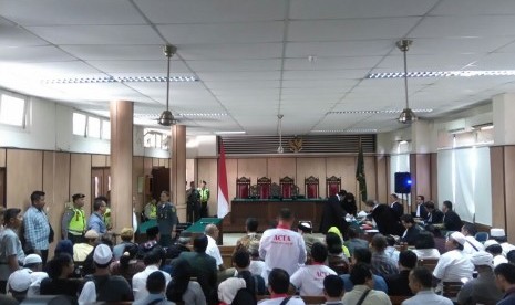 Suasana di ruang sidang Koesumah Atmadja, Eks Gedung Jakarta Pusat, jelang sidang lanjutan kasus penistaan agama dengan terdakwa Basuki Tjahaja Purnama (Ahok) di eks PN Jakarta Pusat, Jakarta, Selasa (20/12). 