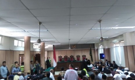 Suasana di ruang sidang Koesumah Atmadja, Eks Gedung Jakarta Pusat, jelang sidang lanjutan kasus penistaan agama dengan terdakwa Basuki Tjahaja Purnama (Ahok) di eks PN Jakarta Pusat, Jakarta, Selasa (20/12). 