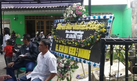 Suasana di rumah korban meninggal crane jatuh di Masjidil Haram yang juga guru di SMAN 8 Bandung, Adang Joppy Lili