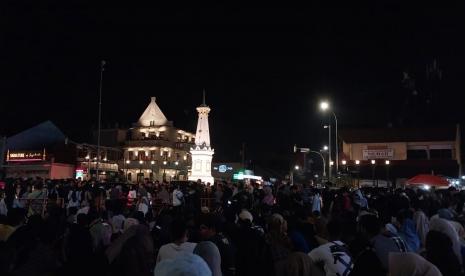 Suasana di sekitar Tugu Yogyakarta jelang pergantian tahun baru, Sabtu (31/12/2022). 