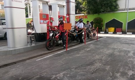 Suasana di SPBU.