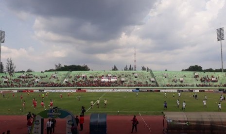 Suasana di Stadion Manahan Solo jelang kick off Persija vs Persib, Jumat (3/11) sore.