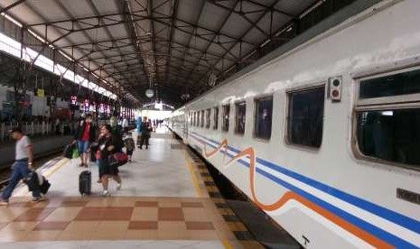 Suasana di stasiun.