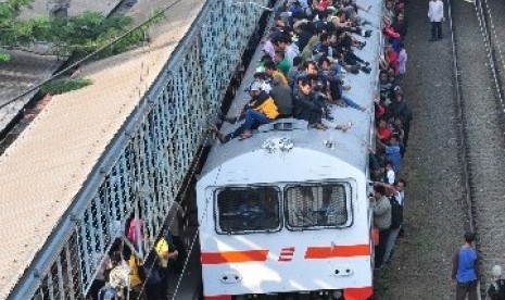 Suasana di Stasiun Depok Baru, Kota Depok, Jawa Barat.