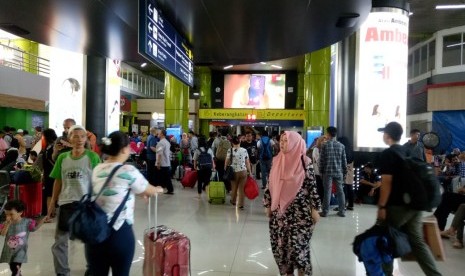 Suasana di Stasiun Gambir, Jakarta Pusat, pada H+1 Lebaran, Kamis (6/6).