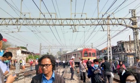 Suasana di stasiun Manggarai karena KRL anjlok, Selasa (3/10).