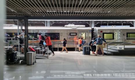 Suasana di Stasiun Purwosari di hari kelima Ramadhan, Senin (27/3/2023).