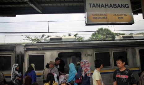 Suasana di Stasiun Tanah Abang, Jakarta