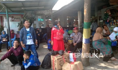 Suasana di Terminal Cicaheum, Bandung pada Selasa (19/6). Terminal Cicaheun masih menjadi tempat pemberangkatan pemudik 