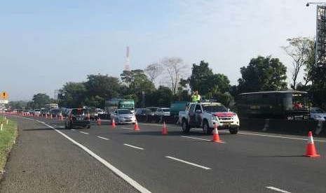 suasana di tol jagorawi menuju Puncak Jawa barat