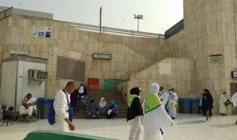 Suasana di wilayah sebelah timur pintu keluar Masjidil Haram tak jauh dari Bukit Marwah, Ahad (2/9). Sebagian jamaah meyakini di lokasi itu dulu berdiri kediaman Siti Khadijah Radiallahuanha.