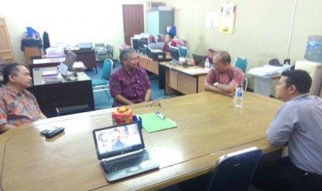 Suasana diskusi ekonomi kerakyatan yang digelar oleh Indonesia Bermutu di Kampus UNJ Jakarta, Kamis (14/4).