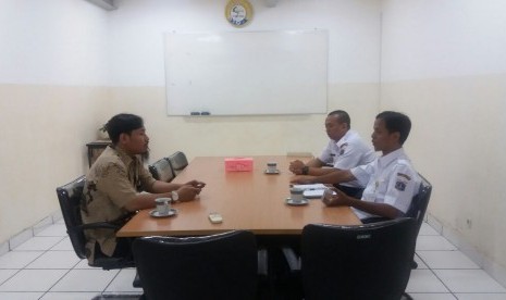 Suasana diskusi Pra-MoU STMIK Nusa Mandiri dengan Kelurahan Ragunan di Jakarta, Rabu (16/3).