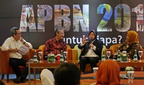 Suasana diskusi publik bertema 