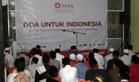 suasana doa bersama untuk Indonesia di Pesantren Tahfidz Daarul Quran Ketapang, Tangerang, Banten