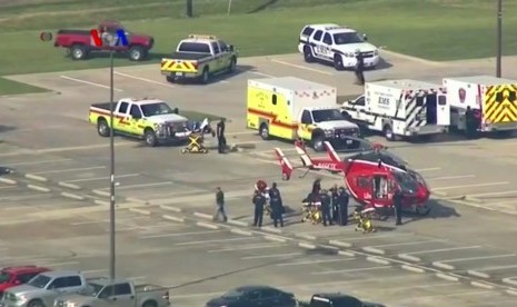 Suasana evakuasi korban penembakan sekolah di Santa Fe, Texas, AS