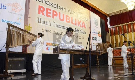   Suasana expo pada acara 'Muhasabah dan Expo Akhir Tahun' di Gedung Bale Asri Masjid Pusdai, Bandung, Selasa (31/12). (Republika/Edi Yusuf)