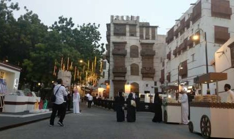 Suasana festival di Kota Tua Jeddah, Kamis (20/9). Festival itu digelar terkait peringatan  Hari Nasional Arab Saudi yang akan jatuh pada 23 September nanti.