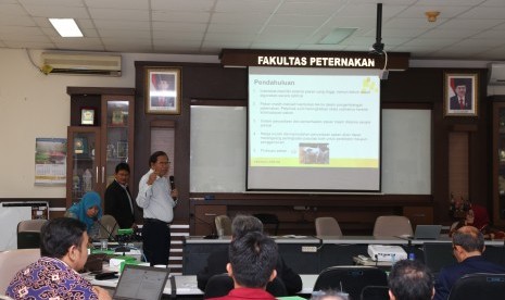 Suasana Focus Group Discussion (FGD) yang diadakan oleh Forum Logistik Peternakan Indonesia (FLPI).   